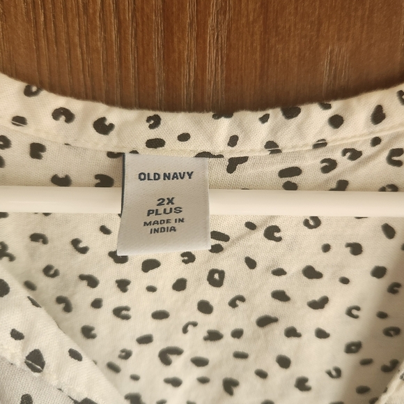 Old Navy White Blouse with Black Dots - Picture 3 of 4